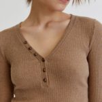 Ribbed Cropped T-Shirt With Buttons - Hình ảnh 3
