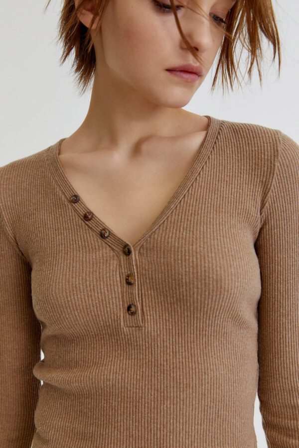 Ribbed Cropped T-Shirt With Buttons - Hình ảnh 3