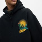 Black Hoodie With Contrast Graphic - Hình ảnh 3