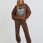 Brown Mountain Graphic Sweatshirt - Hình ảnh 4