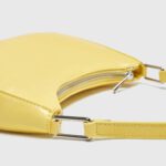 Shoulder Bag With A Mock Croc Finish - Hình ảnh 4