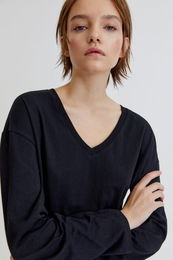 Oversized V-neck T-shirt - Hình ảnh 3